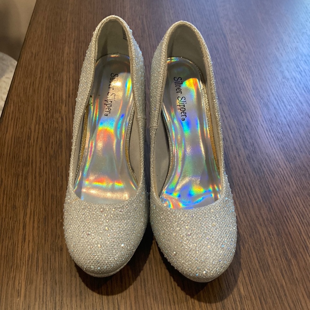 Silver slipper heels . Rhinestones size 8.